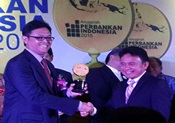 Direktur Utama Bank Sumsel Babel Raih "The Best Intellectual CEO 2015"